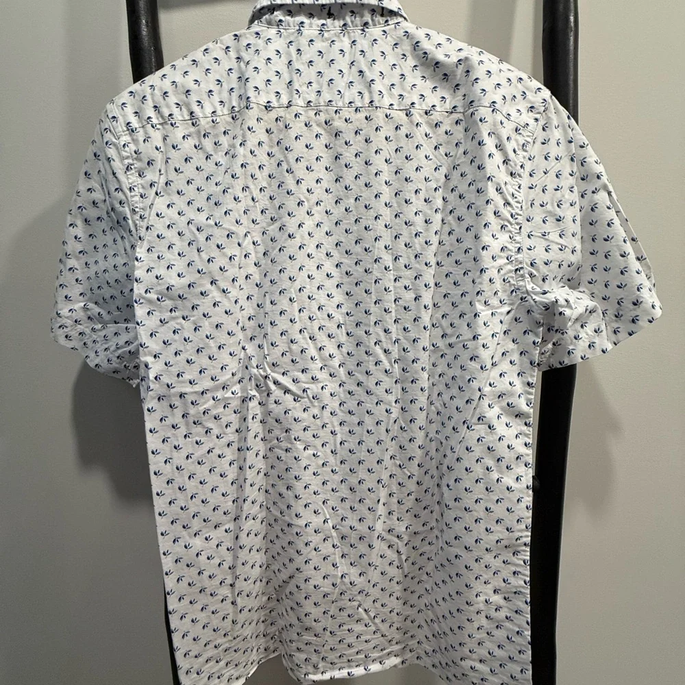 XS Banana Republic Button Down White and Blue Slim Fit Print Shirt - Picture 7 of 8